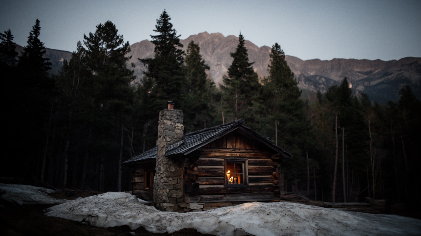 A house in the Colorado manner, at dusk